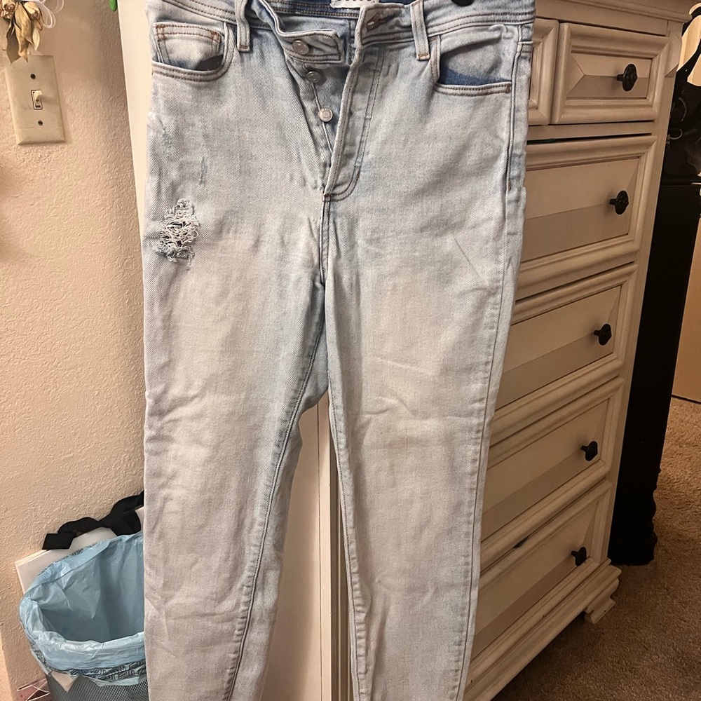 CELLO (9) Light Blue Distressed Women Jeans! Soft & Stretchy